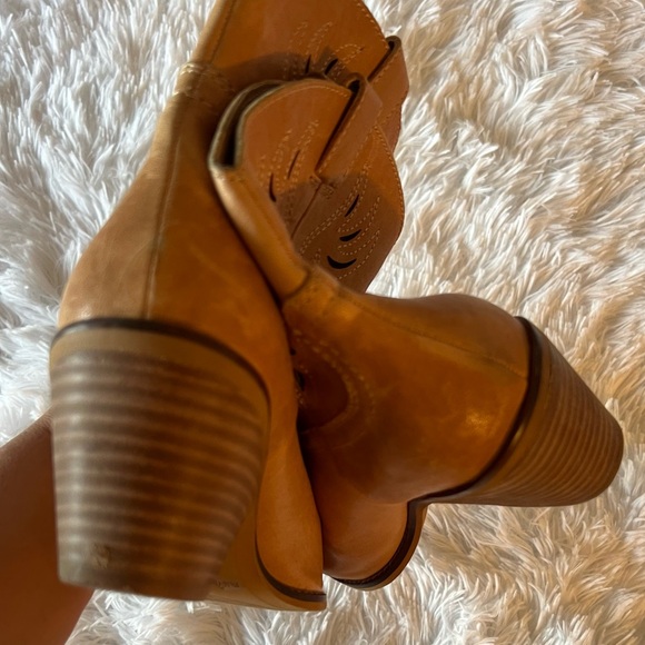 Lucky Brand Western Boots - Picture 4 of 9